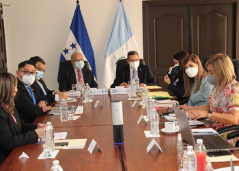 Viceministro Fredy Chiroy presenta avances ambientales de Guatemala ante Comisión Binacional en Honduras