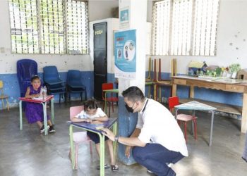 Director de Hogares Comunitarios supervisa atención a niños y niñas en Retalhuleu