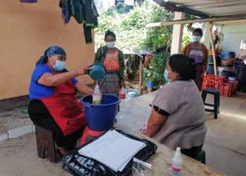 Totonicapán: Integrantes de Unidades Productivas aprenden a realizar productos para limpieza e higiene personal