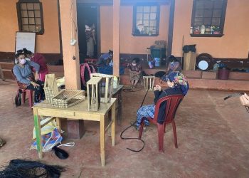 Totonicapán: Beneficiarias reciben capacitación para aprender a elaborar bolsas y canastas plásticas