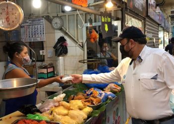 Ministerio de Economía realiza jornada para entregar 145 mil mascarillas en mercados de Ciudad de Guatemala