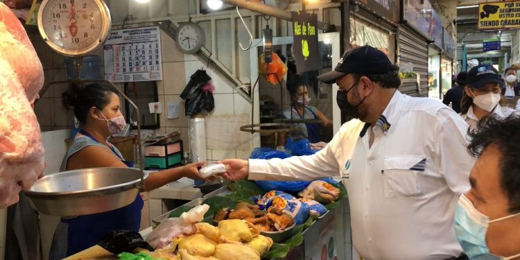 Ministerio de Economía realiza jornada para entregar 145 mil mascarillas en mercados de Ciudad de Guatemala