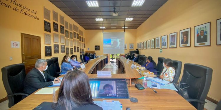 Se reúne Mesa Política del programa Acompáñame a Crecer