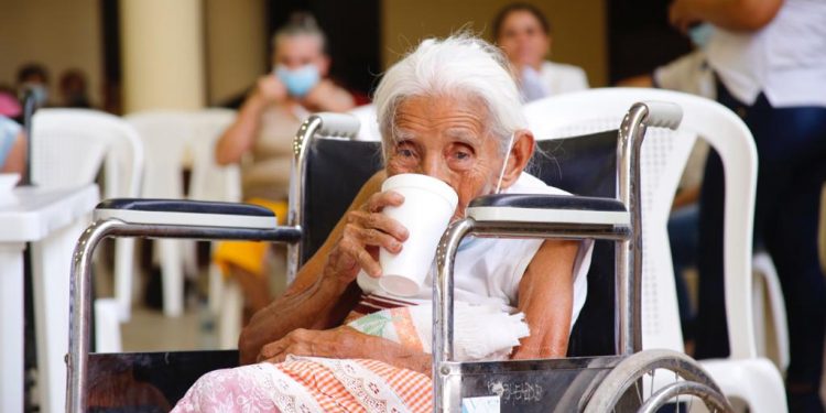 Mides inaugura dos Comedores en Zacapa