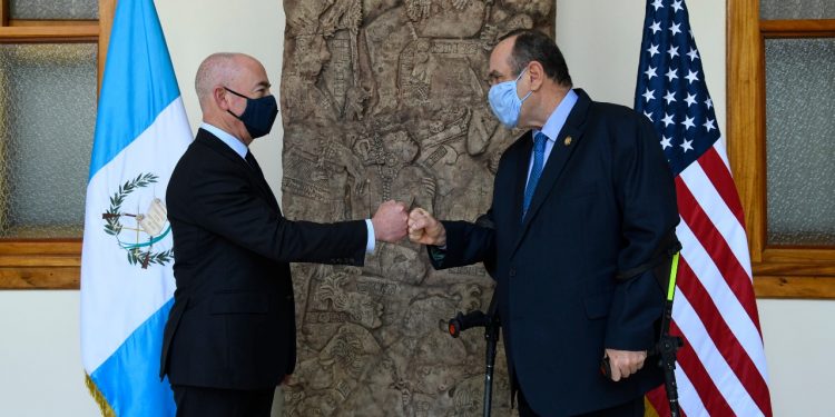 SECRETARIO DE SEGURIDAD NACIONAL DE EEUU RECONOCE LIDERAZGO DE PRESIDENTE GIAMMATTEI EN TEMAS DE MIGRACIÓN