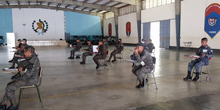 Efectivos castrenses capacitados sobre producción porcina