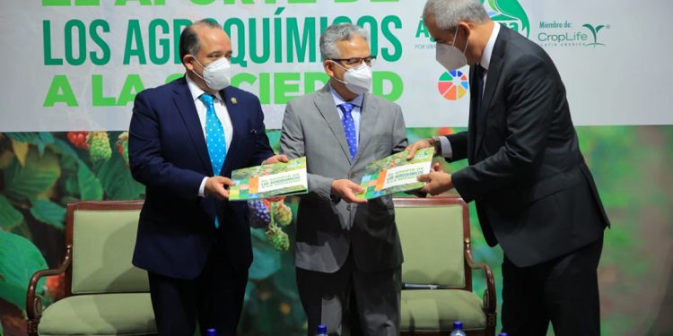 Guatemala promueve uso responsable y correcto de agroquímicos