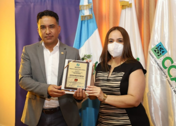 Protectora de los recursos hídricos de Izabal es galardonada por el MARN