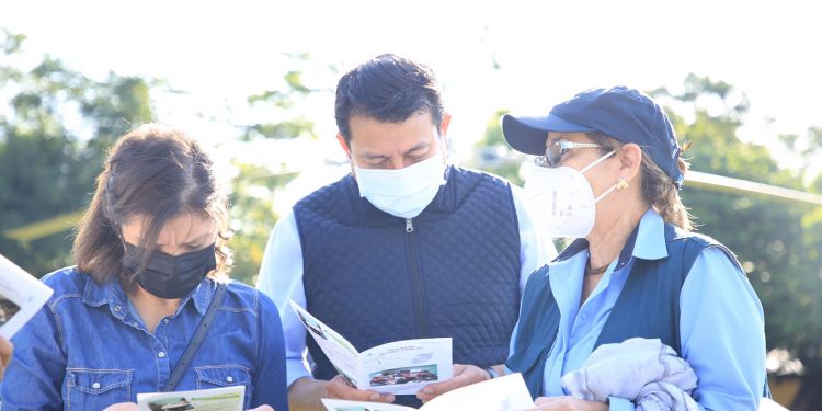 Realizan visita de campo para conocer “Mejores Familias”