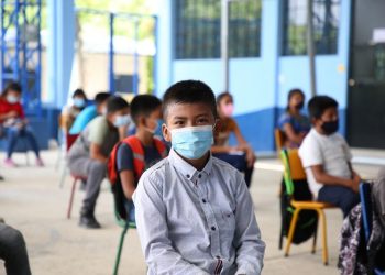 Capacitan maestros para prevenir embarazos en adolescentes