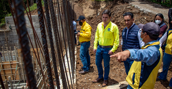 Ministro Rojas visita construcción de la planta de aguas residuales más grande de Guatemala