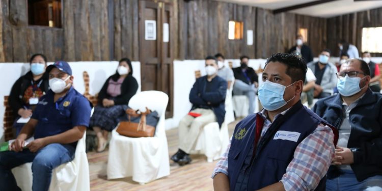 Capacitan a supervisores del Registro Social de Hogares