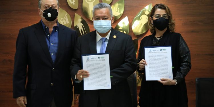Firman convenio para el desarrollo de las mujeres