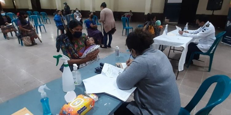 SOSEP entrega equipo médico ambulatorio y otros insumos a personas en San Pedro Sacatepéquez, Guatemala