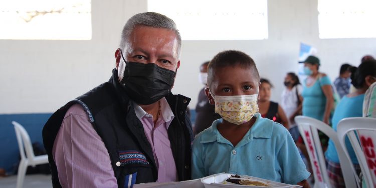 Mides inaugura dos Comedores más en Zacapa