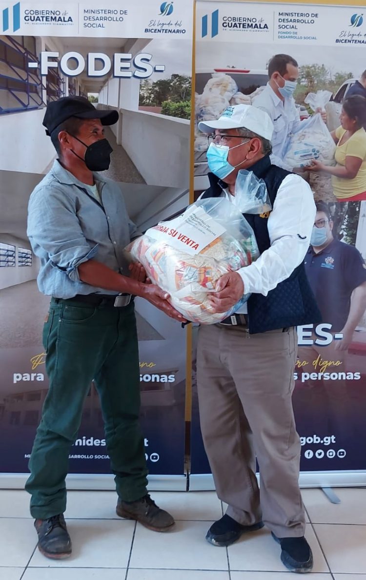 Entregan alimentos a familias vulnerables en Alta Verapaz - Gobierno de ...