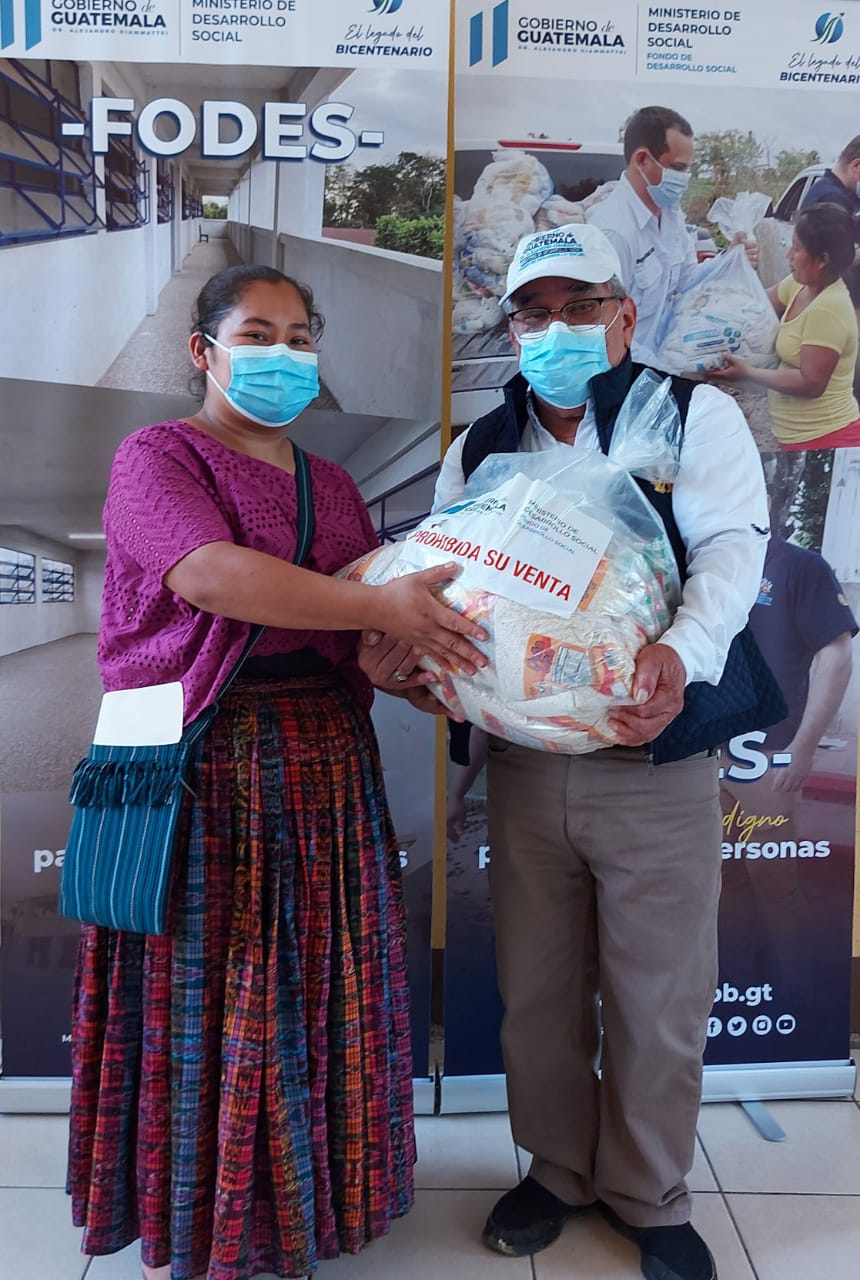 Entregan alimentos a familias vulnerables en Alta Verapaz - Gobierno de ...