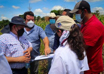 Autoridades visitan área donde se construirán corrales cuarentenarios en Petén