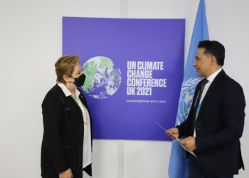 Ministro Mario Rojas entrega nota de interés por la sede de la COP