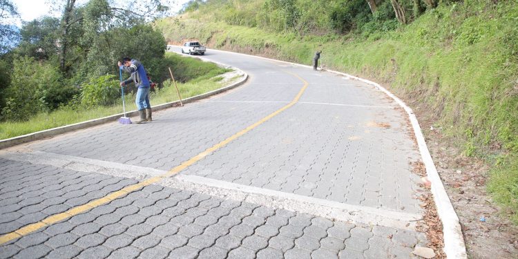 Mejoran caminos para cuatro comunidades en Sololá