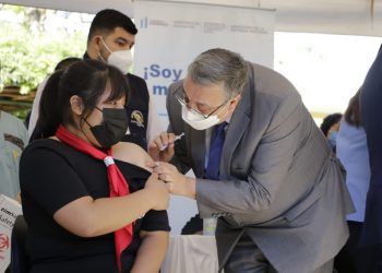 Ministerios de Salud y Educación se unen para la vacunación contra el COVID-19