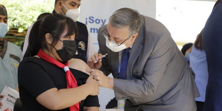 Ministerios de Salud y Educación se unen para la vacunación contra el COVID-19