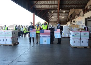 El Gobierno de Estados Unidos entrega 2 millones de vacunas Moderna a Guatemala