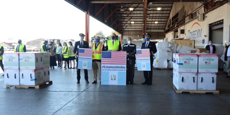 El Gobierno de Estados Unidos entrega 2 millones de vacunas Moderna a Guatemala