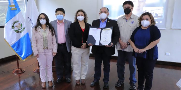 Guatemala logra acreditación internacional para combatir enfermedades de bovinos