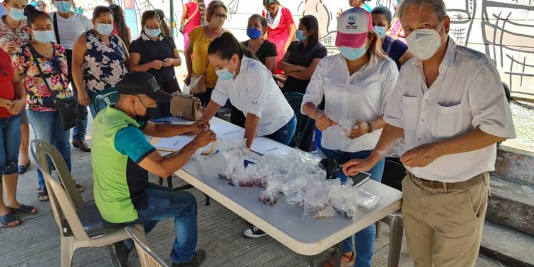 MAGA entrega semillas y herramientas para huertos escolares
