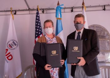Acto Protocolario de Firma de la Carta de Entendimiento entre la Secretaría Presidencial de la Mujer y el Proyecto de Gobernabilidad Urbana de USAID.