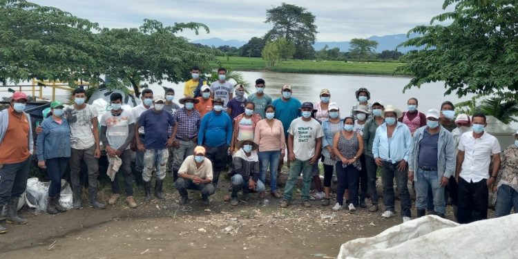 Personal del MARN trabaja arduamente para sanear el río Motagua