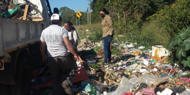 Delegación del MARN en Santa Rosa elimina basurero ilegal