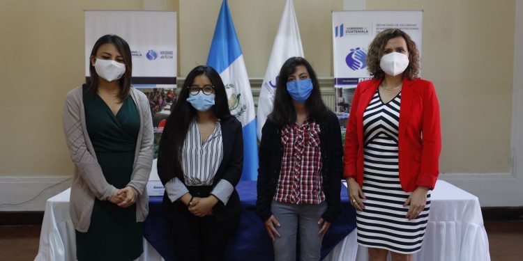 Como parte de “Empléate Inclusivo”, estudiantes inician pasantía en Sesan