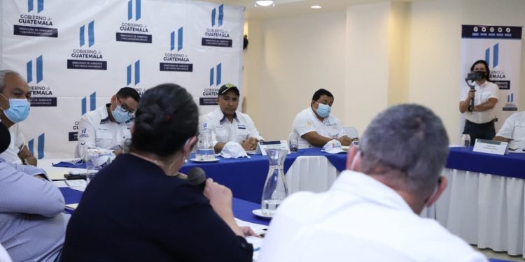 Alcaldes de Petén están comprometidos con el MARN en la aplicación del Reglamento 164-2021