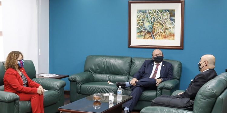 Guatemala y Australia trabajan por  un comercio más  transparente