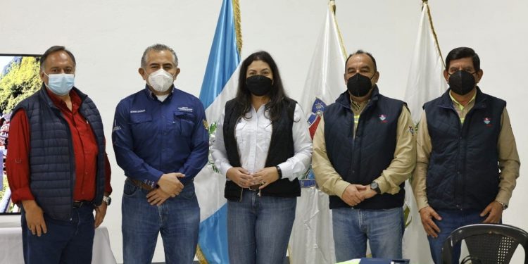 MARN brinda formación ambiental a trabajadores del vertedero de la zona 3 capitalina