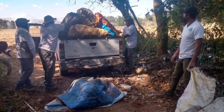 Patzunecos se unen para eliminar basurero ilegal