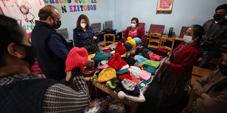 Despacho móvil del Ministerio de Economía visita comunidad modelo de Xolcsalmaljá, en Totonicapán