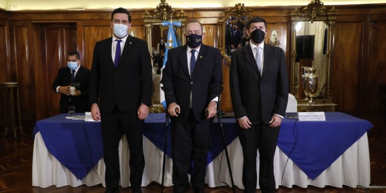 EXTRANJEROS PODRÁN SOLICITAR PERMISO DE TRABAJO EN LÍNEA