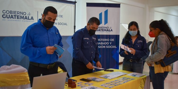 MINTRAB LLEVA A CABO FERIA DE FORMALIZACIÓN LABORAL EN SANTA CATARINA PINULA