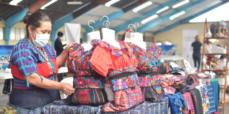 EMPRENDEDORAS SON FORMADAS EN DERECHOS HUMANOS