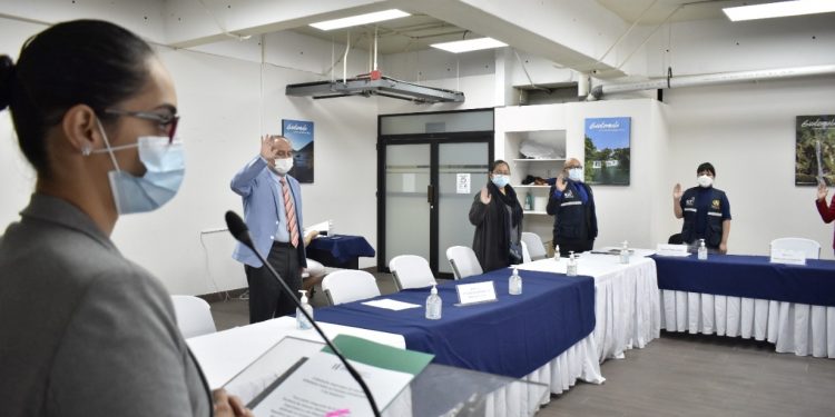 JURAMENTAN A INTEGRANTES DE LAS COMISIONES PARITARIAS DE SALARIOS MÍNIMOS POR ACTIVIDAD Y CIRCUNSCRIPCIÓN ECONÓMICA