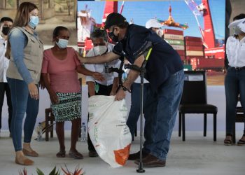 Más de mil familias en Zacapa reciben raciones de alimentos