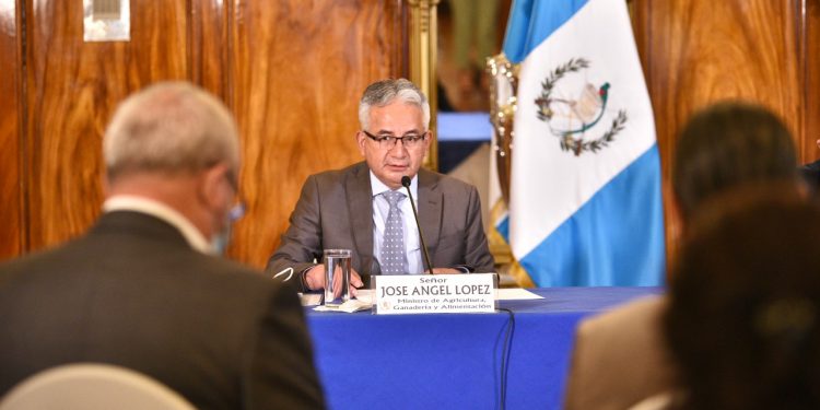 Guatemala impulsa proyecto de agroinsumos para pequeños productores