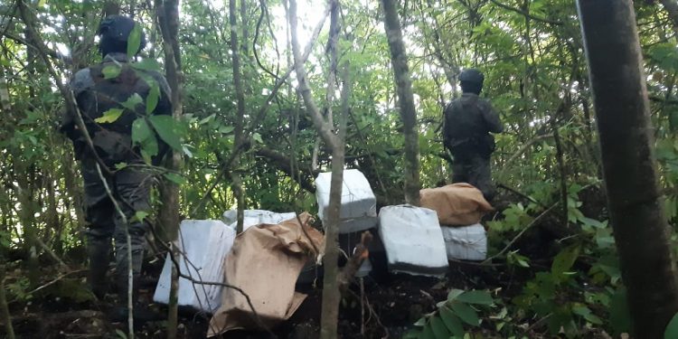 Aeronave con ilícitos, fue localizada por unidades militares en San Luis, Petén