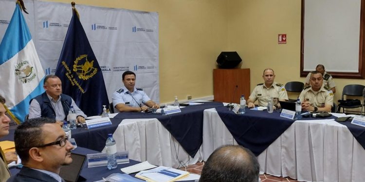 Ministros de la Defensa Nacional y Gobernación se reúnen para coordinar y mejorar interoperabilidad