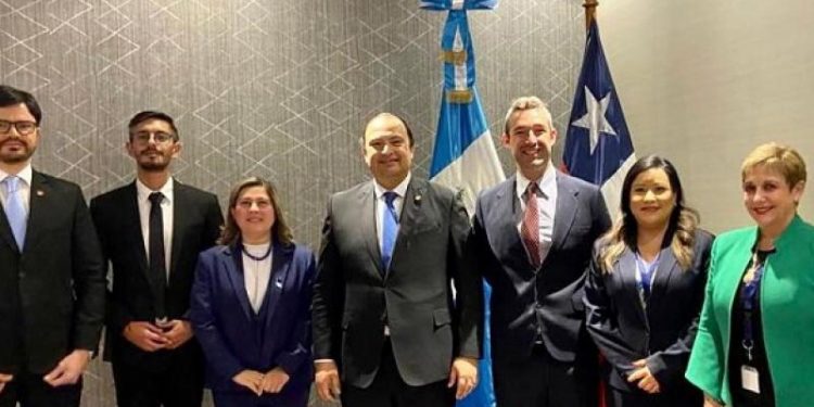 Canciller Mario Búcaro sostiene reunión de trabajo con Asociación Nacional de Profesionales y Amantes del Café, en Chile