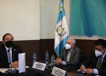 Canciller Mario Búcaro se reunió con la Comisión del Migrante del Congreso para abordar acciones en favor de connacionales en el exterior