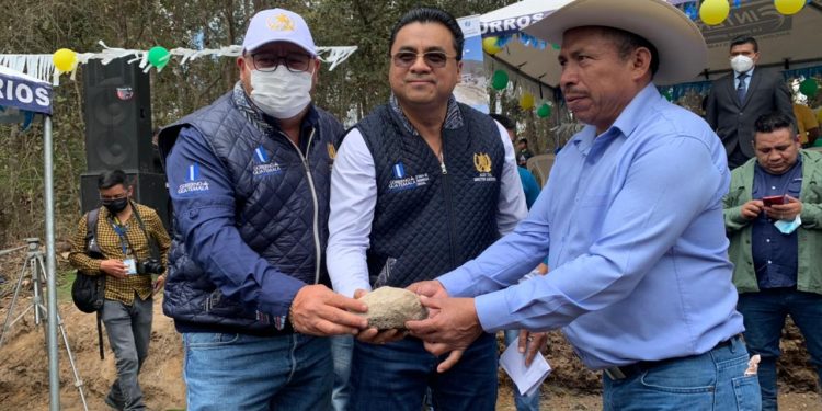 Mides inicia trabajos para mejorar calles en Chimaltenango